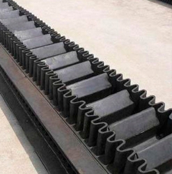 Large angle conveyor belt